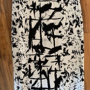 BCBG MAX AZRIA BLACK & WHITE PRINTED LEGER BODYCON BANDAGE SKIRT SET